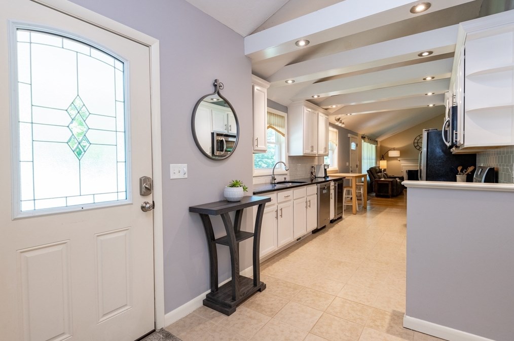 31 Old Jacobs Rd, Haverhill MA 01833-1010 exterior