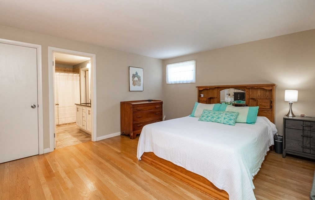 31 Old Jacobs Rd, Haverhill MA 01833-1010 exterior