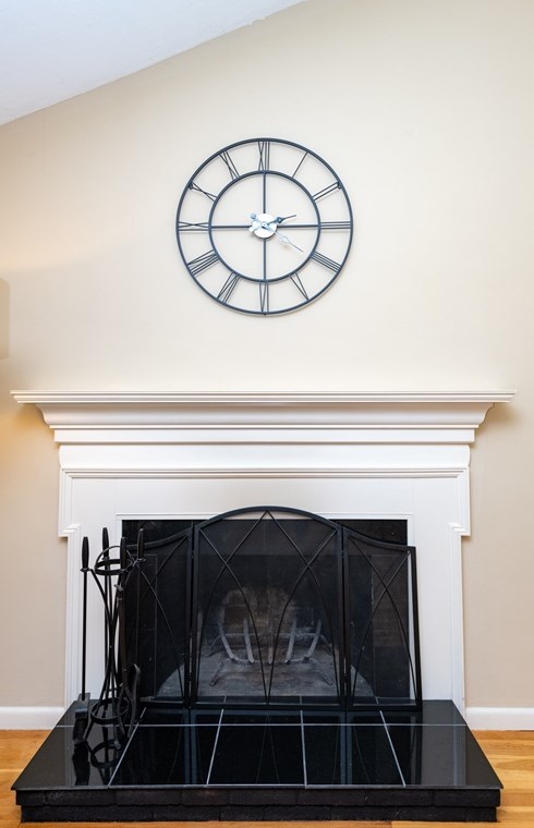 31 Old Jacobs Rd, Haverhill MA 01833-1010 exterior