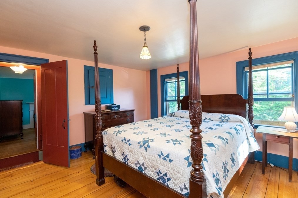 304 St, Haverhill MA 01833-1213 exterior