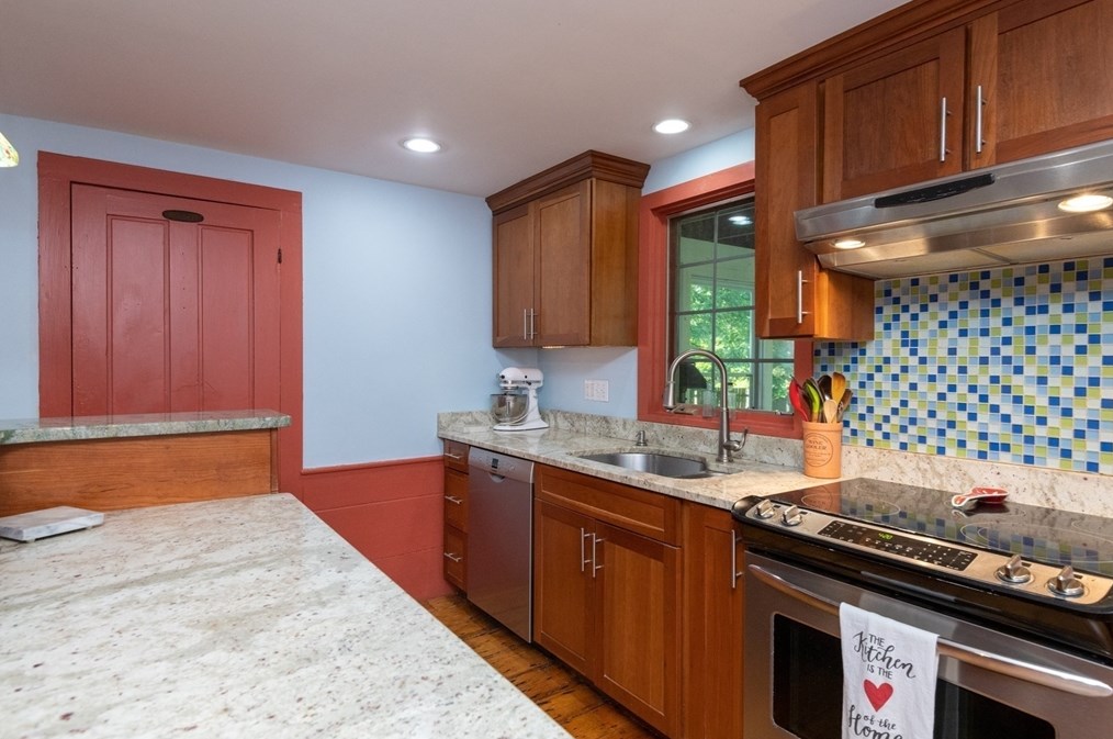 304 St, Haverhill MA 01833-1213 exterior