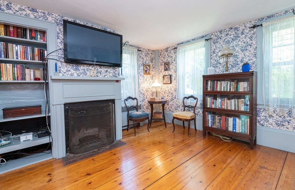 304 St, Haverhill MA 01833-1213 exterior