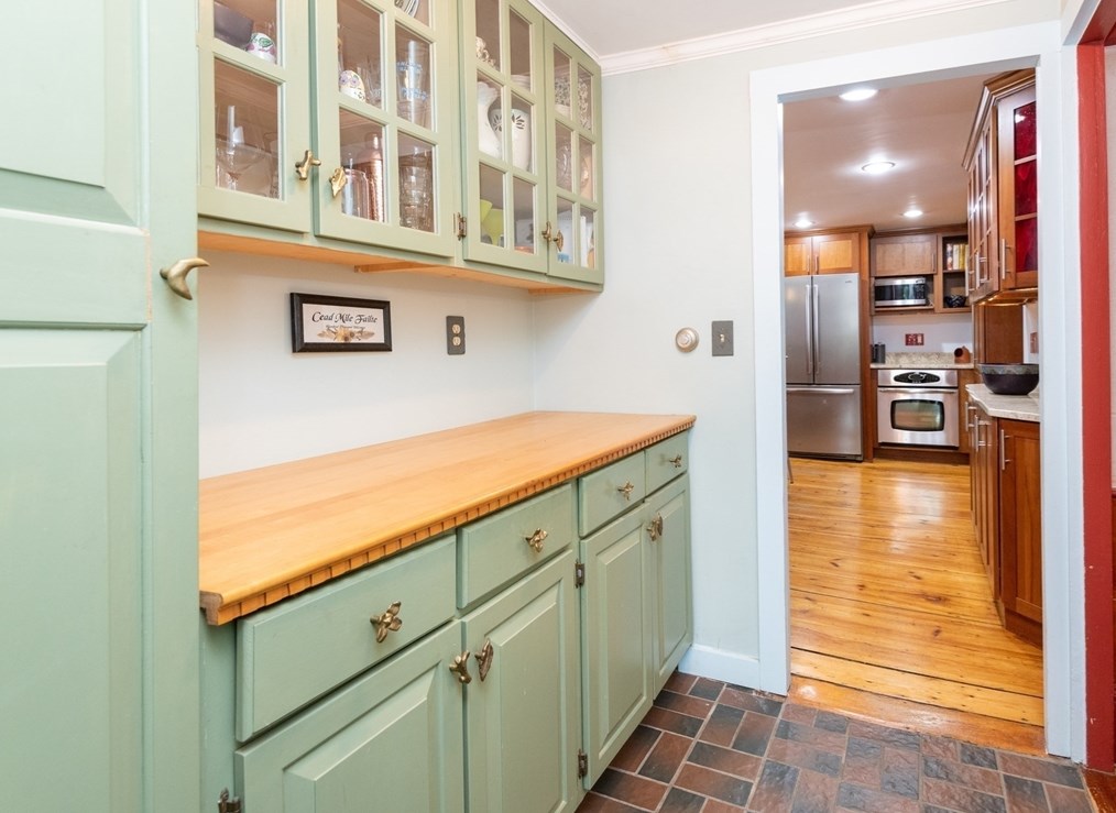 304 St, Haverhill MA 01833-1213 exterior