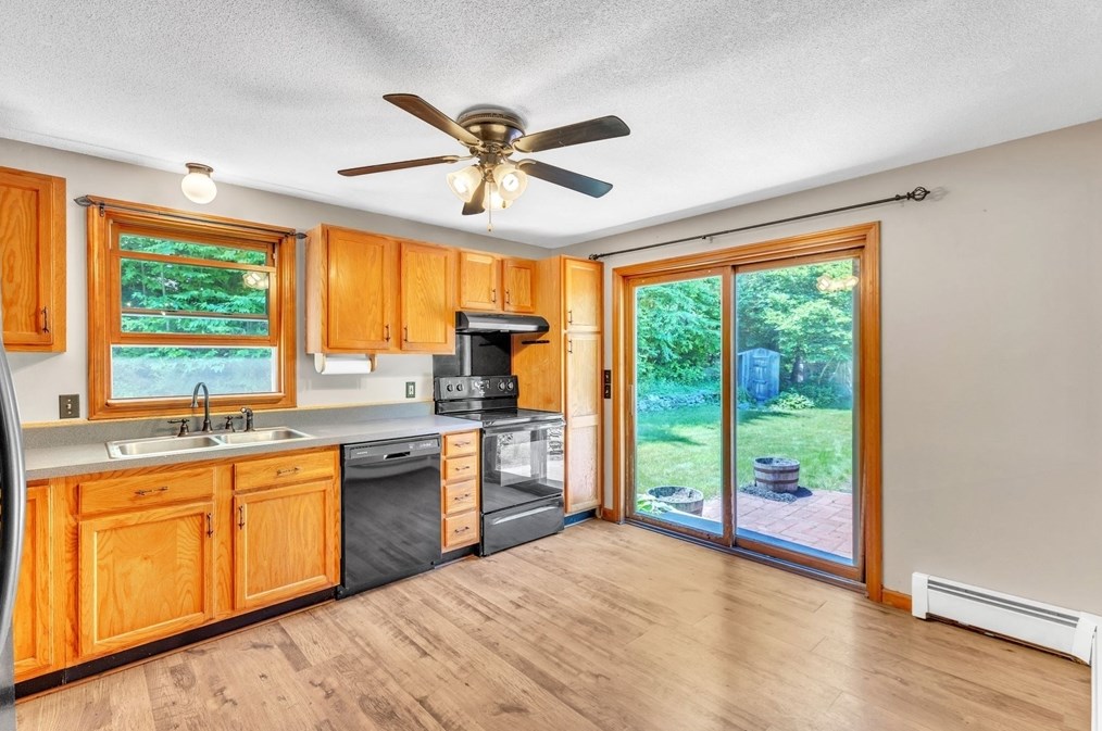 17 Ware St, Palmer MA  01069-1556 exterior