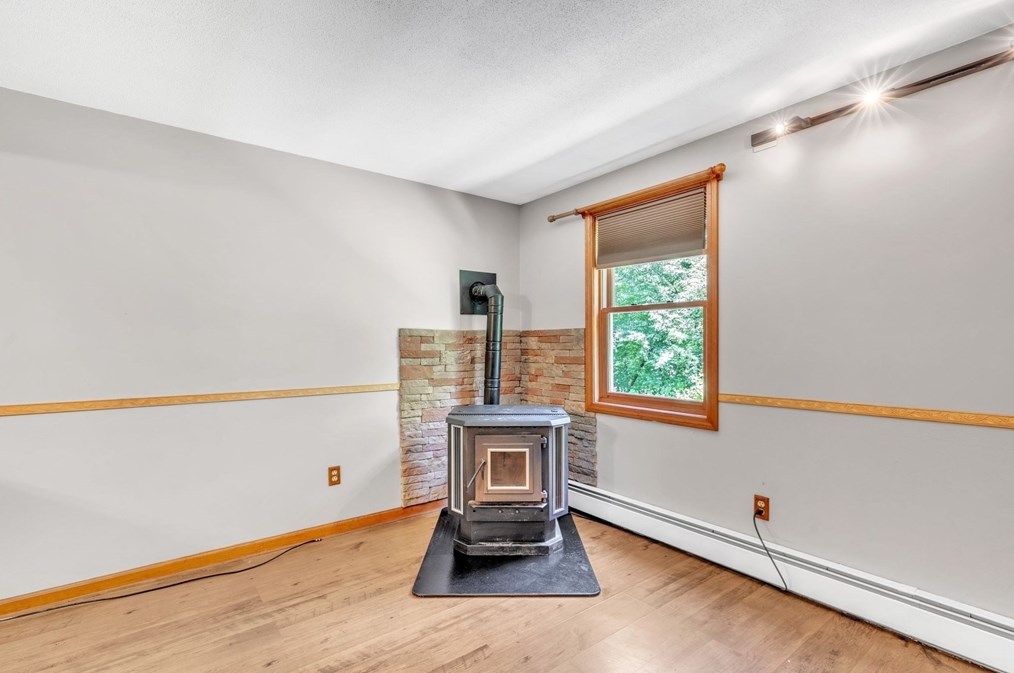 17 Ware St, Palmer MA  01069-1556 exterior