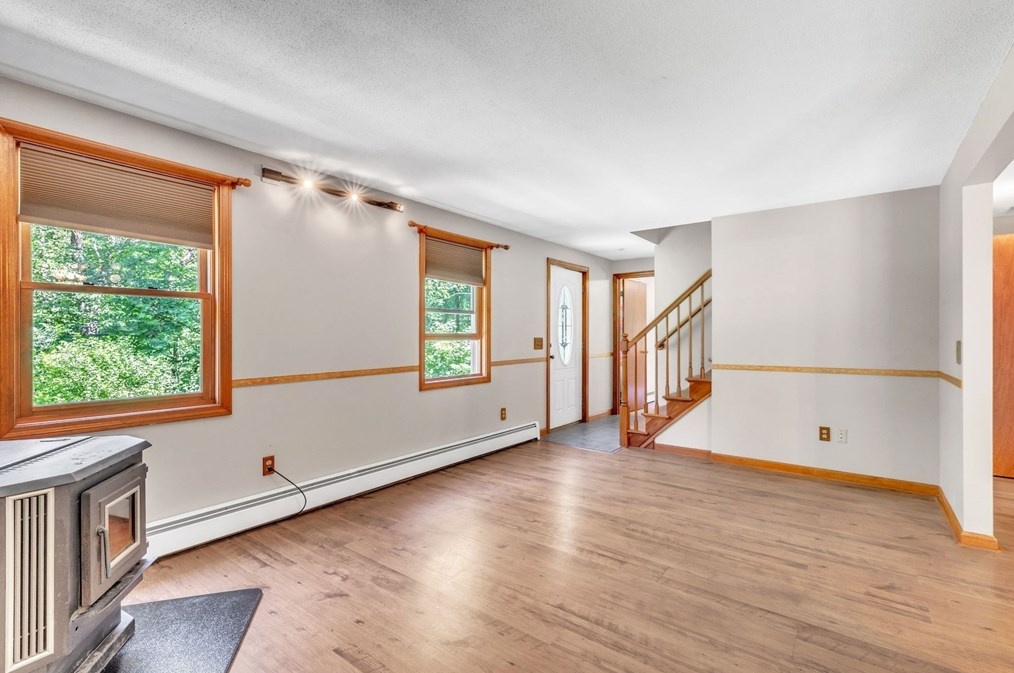 17 Ware St, Palmer MA  01069-1556 exterior