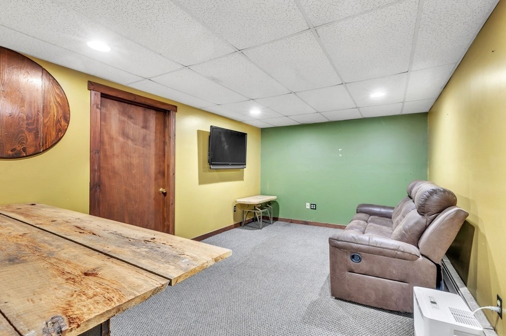 17 Ware St, Palmer MA  01069-1556 exterior