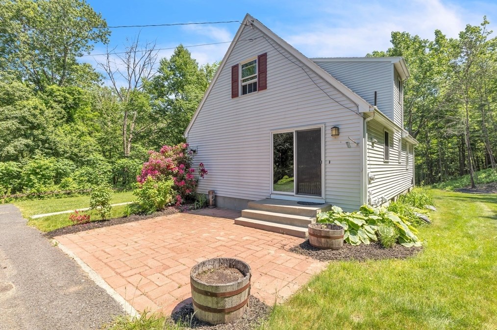 17 Ware St, Palmer MA  01069-1556 exterior