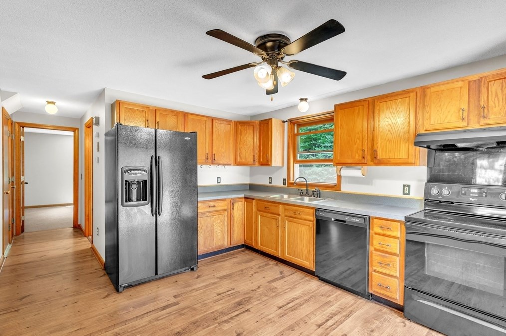 17 Ware St, Palmer MA  01069-1556 exterior