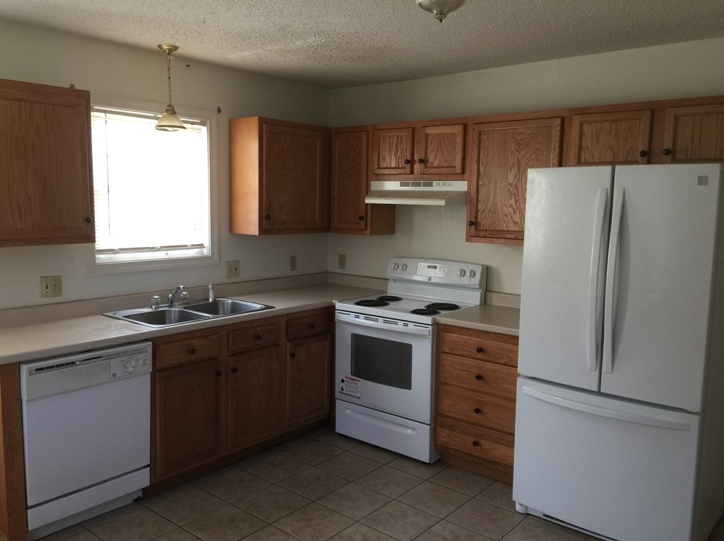 88 Brook St, Holyoke MA  01040-5403 exterior