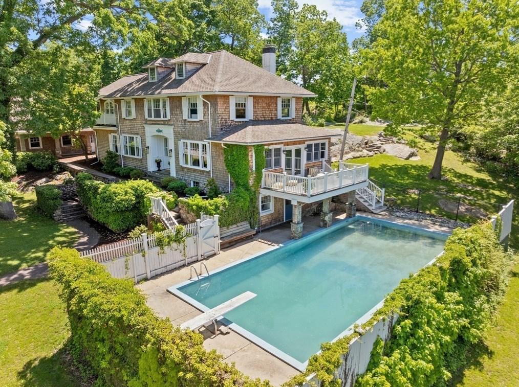 17 Atlantic Ave, Cohasset MA  02025-1802 exterior