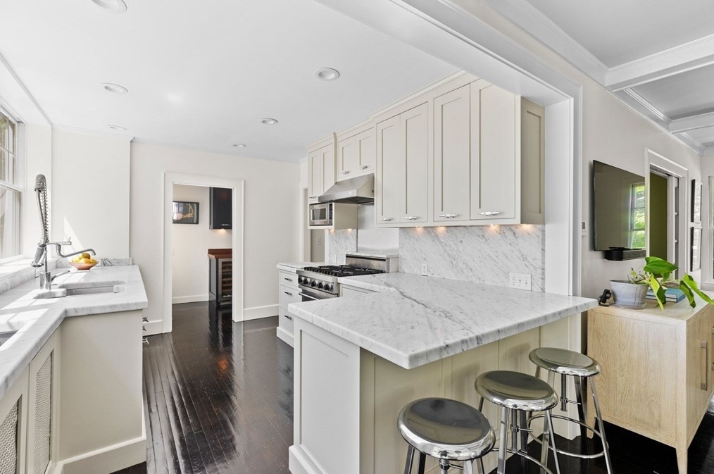 17 Atlantic Ave, Cohasset MA  02025-1802 exterior