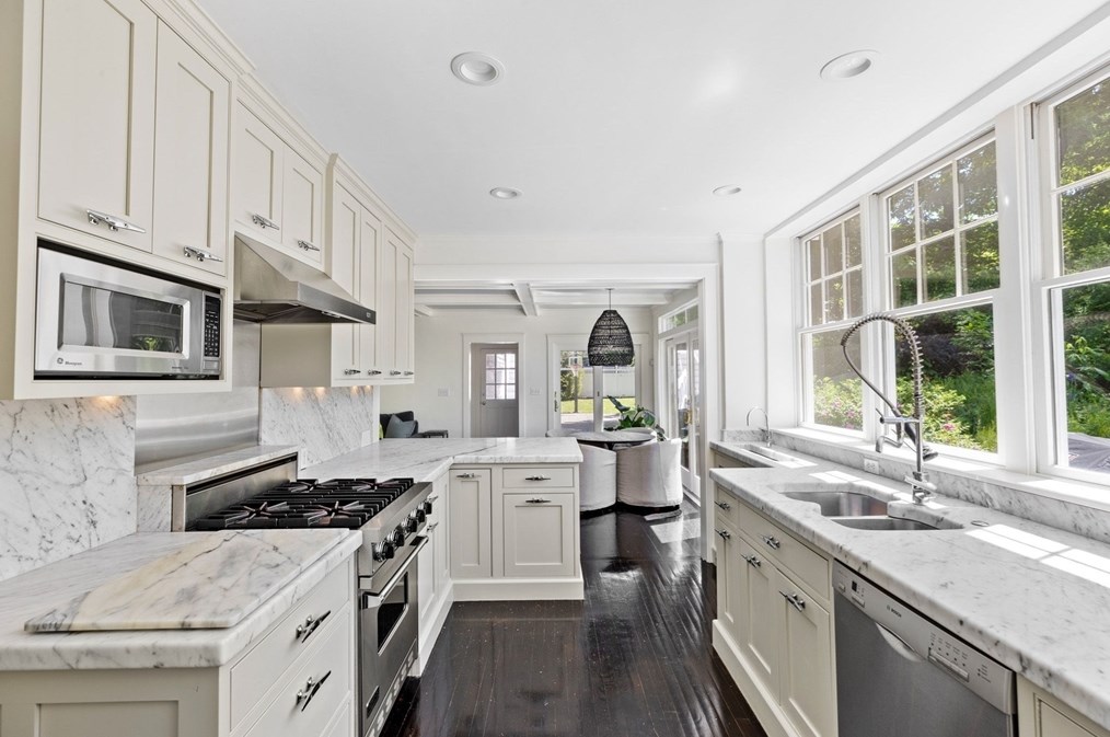 17 Atlantic Ave, Cohasset MA  02025-1802 exterior