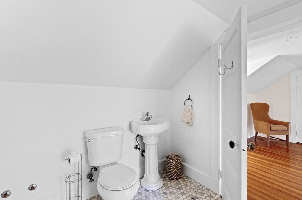 17 Atlantic Ave, Cohasset MA  02025-1802 exterior