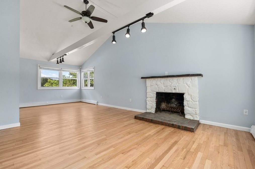 200 Charge Pond Rd, Wareham MA 02571-1113 exterior