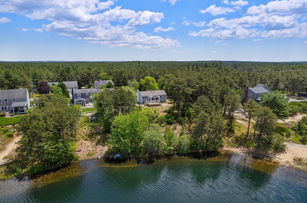 200 Charge Pond Rd, Wareham MA 02571-1113 exterior