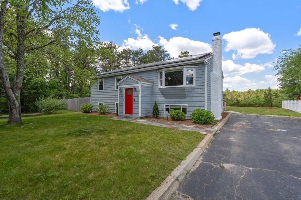200 Charge Pond Rd, Wareham MA 02571-1113 exterior
