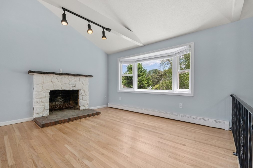 200 Charge Pond Rd, Wareham MA 02571-1113 exterior