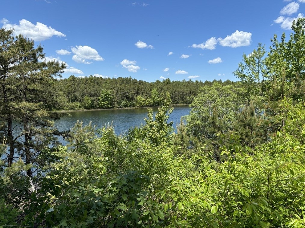 200 Charge Pond Rd, Wareham MA 02571-1113 exterior