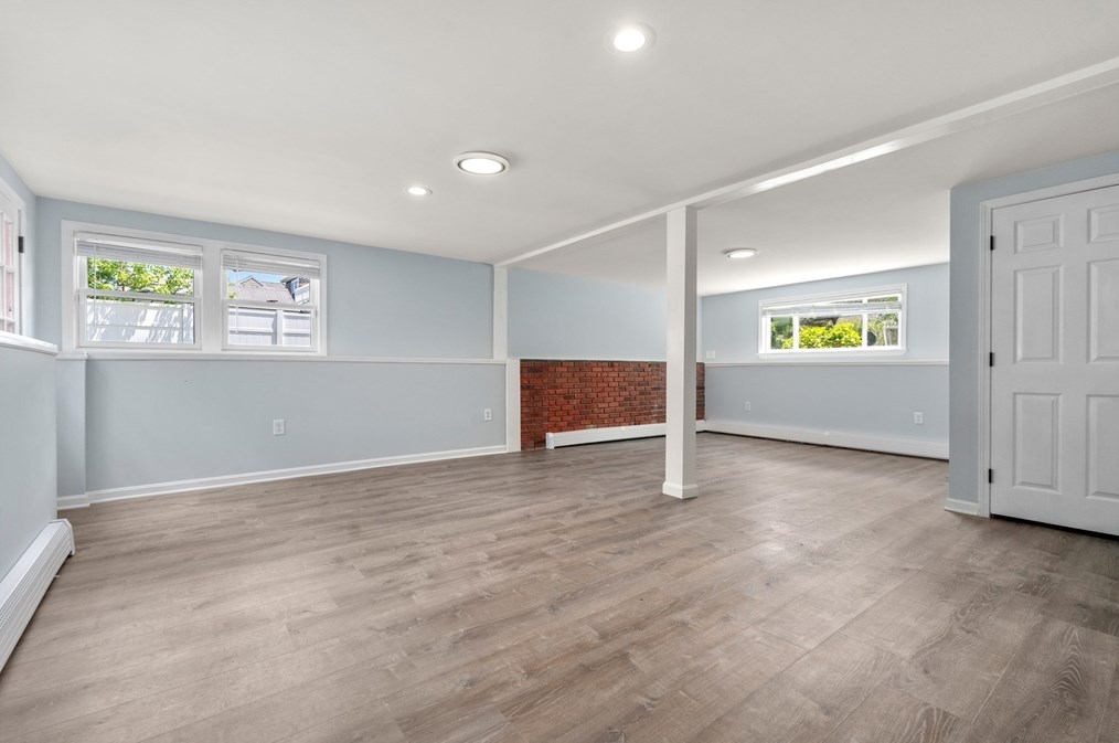 200 Charge Pond Rd, Wareham MA 02571-1113 exterior