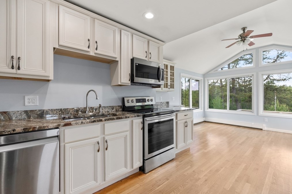 200 Charge Pond Rd, Wareham MA 02571-1113 exterior