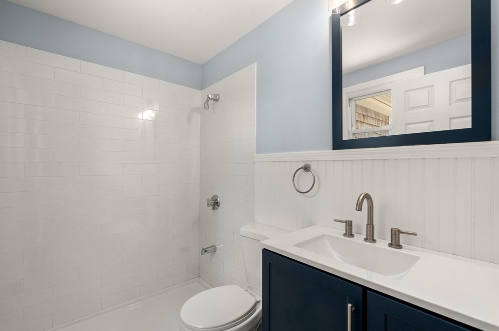 200 Charge Pond Rd, Wareham MA 02571-1113 exterior