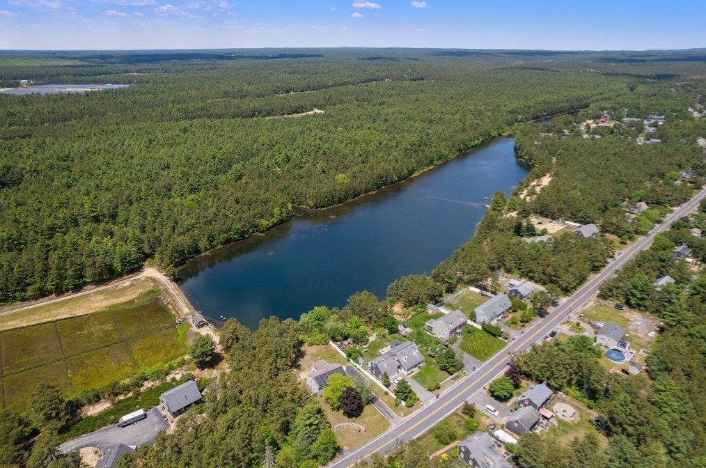 200 Charge Pond Rd, Wareham MA 02571-1113 exterior