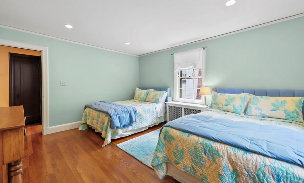 20 Royal Rd, Belmont MA 02478-2459 exterior