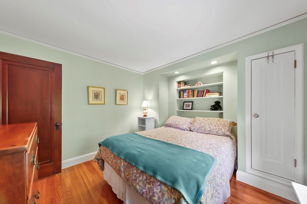 20 Royal Rd, Belmont MA 02478-2459 exterior