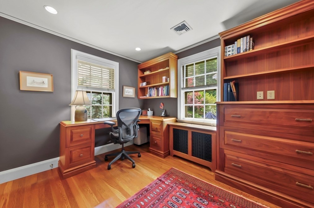 20 Royal Rd, Belmont MA 02478-2459 exterior