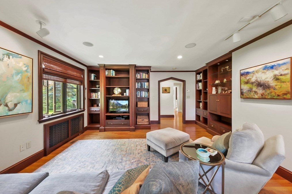 20 Royal Rd, Belmont MA 02478-2459 exterior