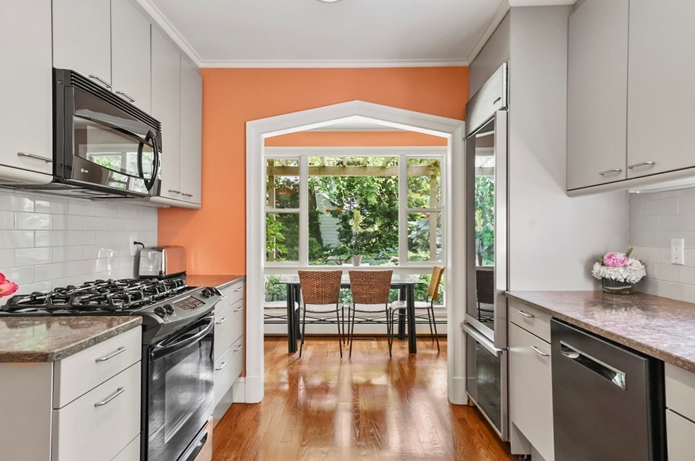 20 Royal Rd, Belmont MA 02478-2459 exterior