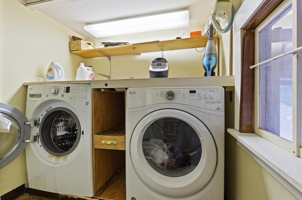 212 Maplewood St, Watertown MA  02472-1302 exterior