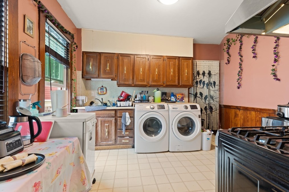 212 Maplewood St, Watertown MA  02472-1302 exterior