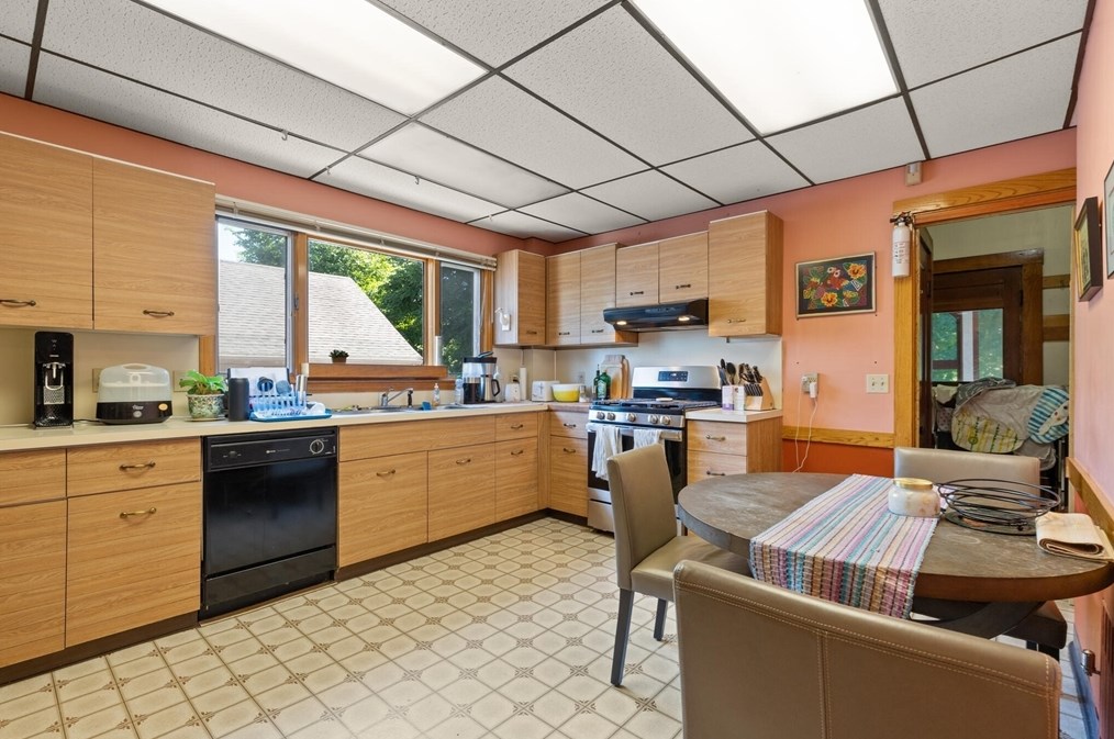 212 Maplewood St, Watertown MA  02472-1302 exterior