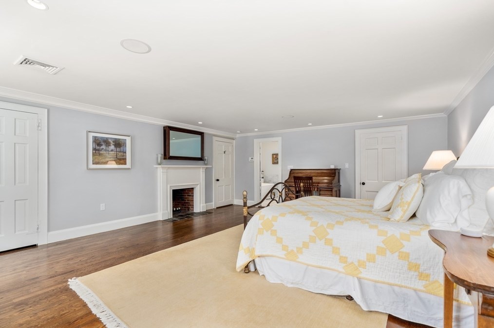 125 Rutledge Rd, Belmont MA 02478-3323 exterior