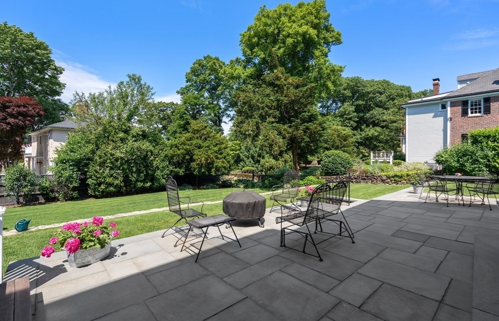 125 Rutledge Rd, Belmont MA 02478-3323 exterior