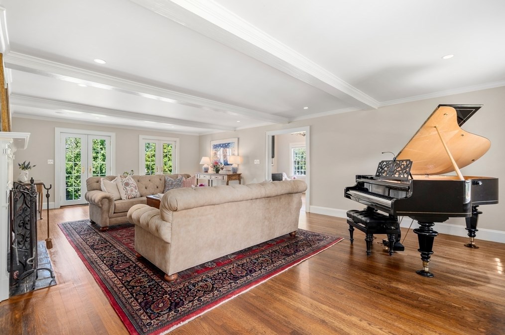 125 Rutledge Rd, Belmont MA 02478-3323 exterior