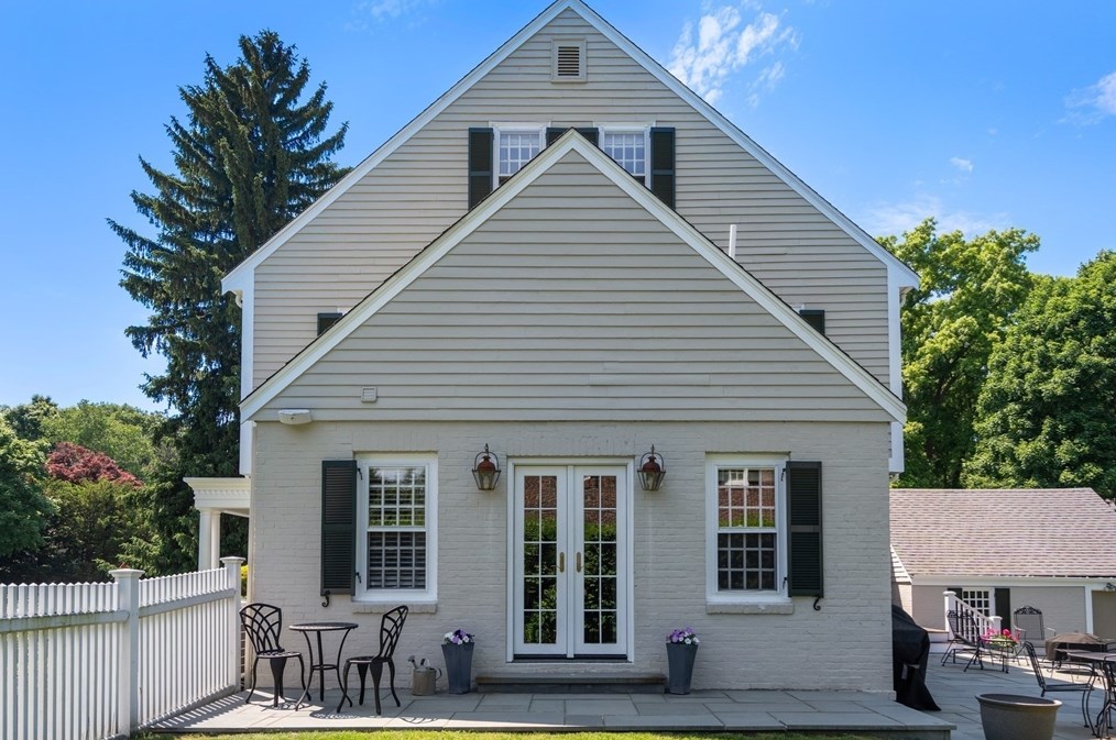 125 Rutledge Rd, Belmont MA 02478-3323 exterior