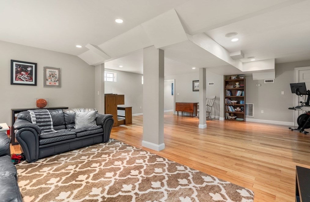 125 Rutledge Rd, Belmont MA 02478-3323 exterior