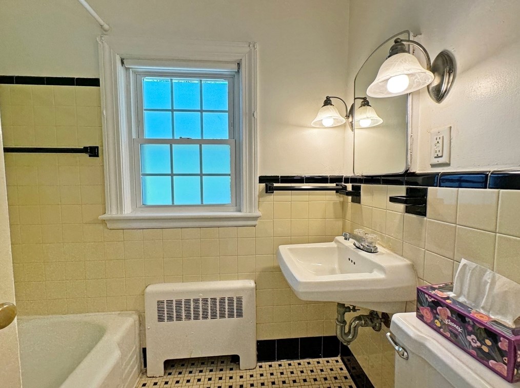 125 Waban St, Newton MA 02458-1412 exterior