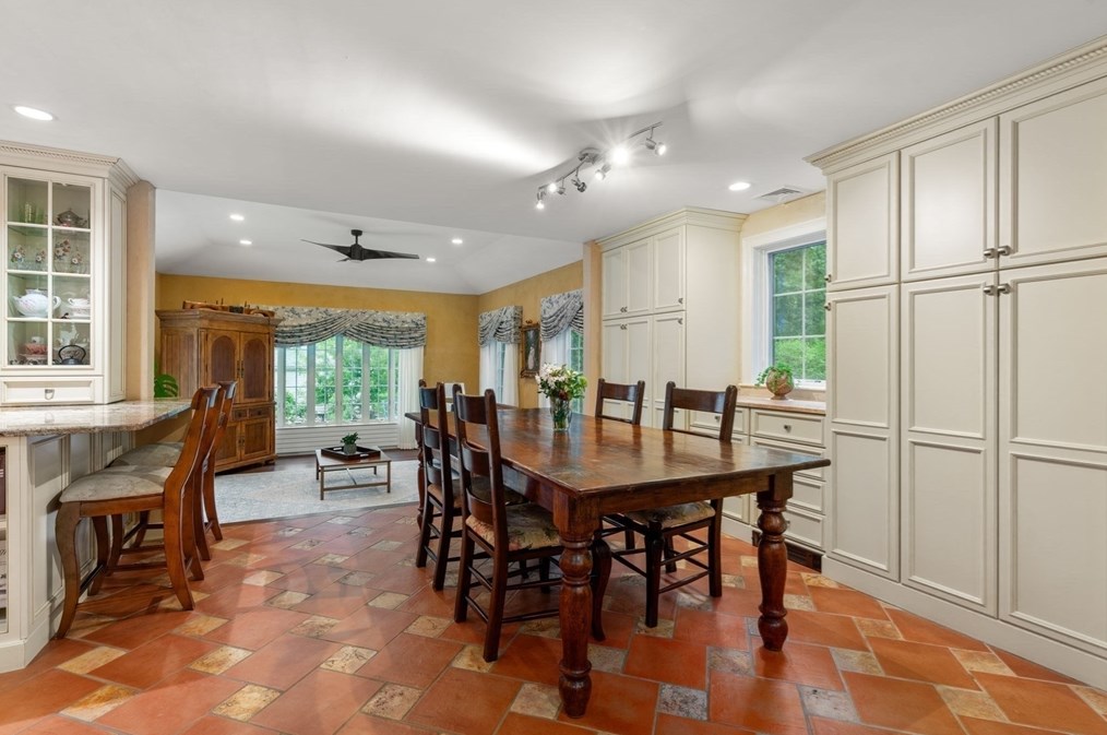 24 Mohawk Rd, Arlington MA 02474-1606 exterior