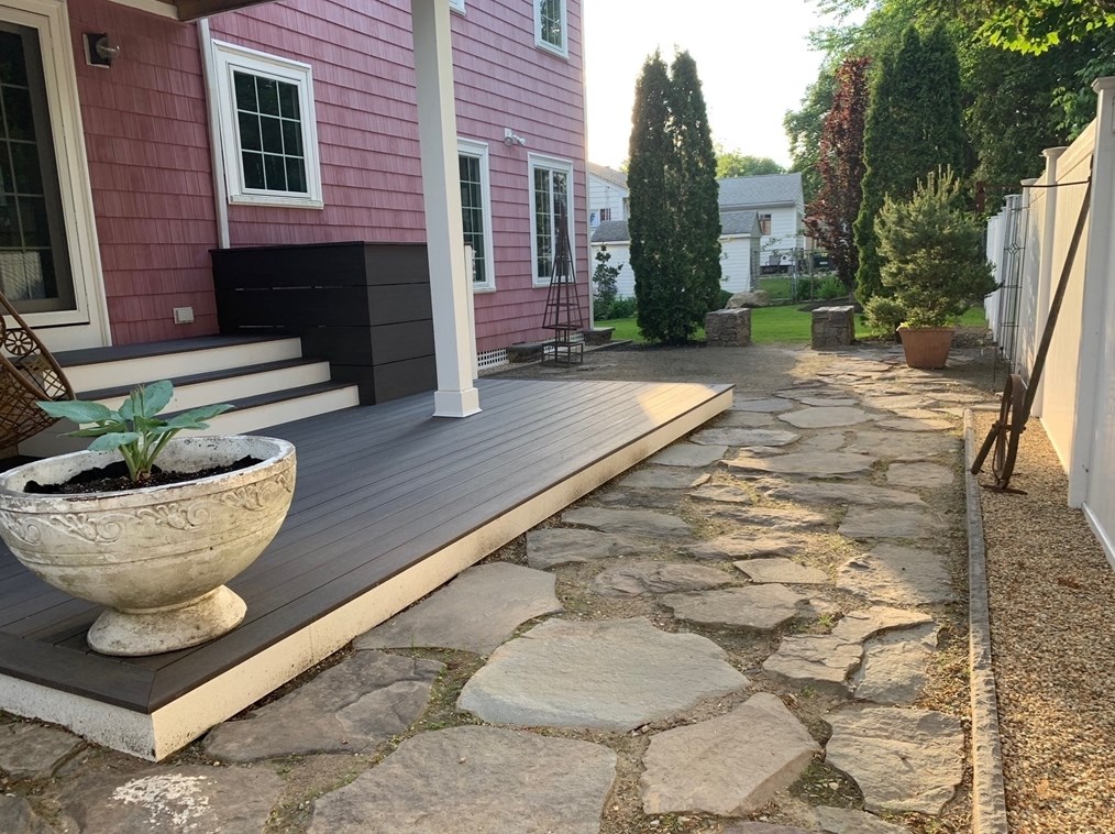 24 Mohawk Rd, Arlington MA 02474-1606 exterior