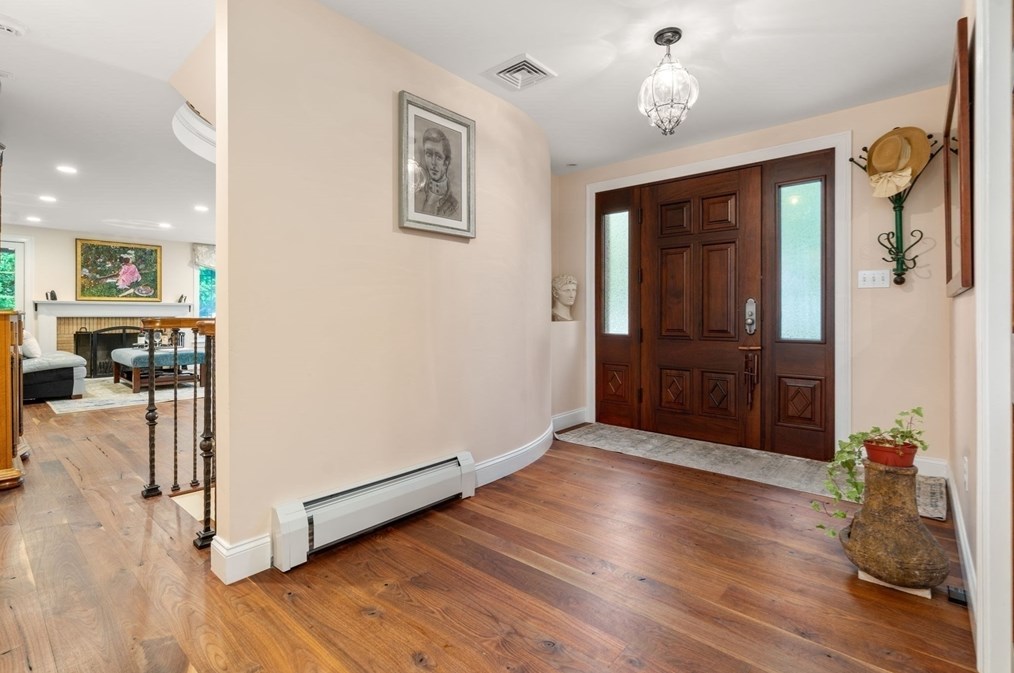 24 Mohawk Rd, Arlington MA 02474-1606 exterior