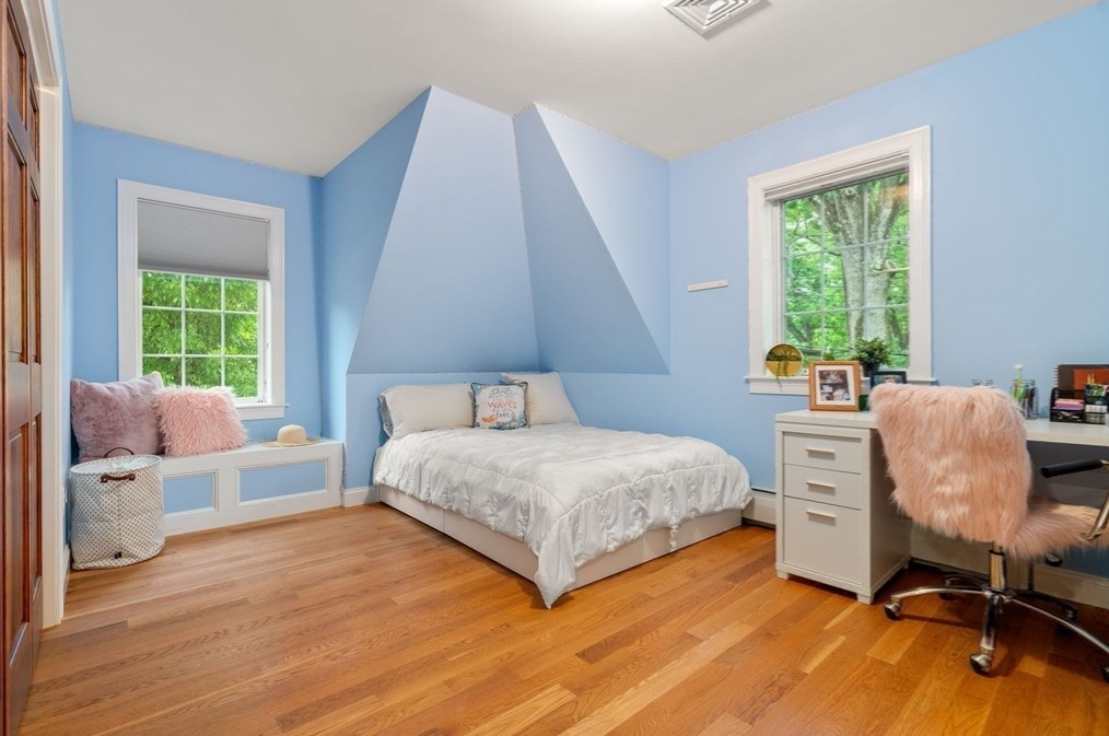 24 Mohawk Rd, Arlington MA 02474-1606 exterior