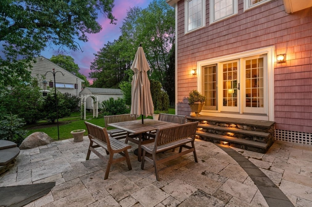 24 Mohawk Rd, Arlington MA 02474-1606 exterior