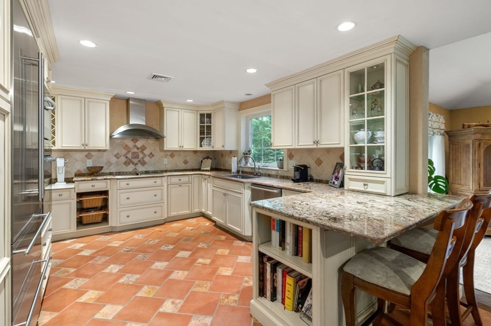 24 Mohawk Rd, Arlington MA 02474-1606 exterior