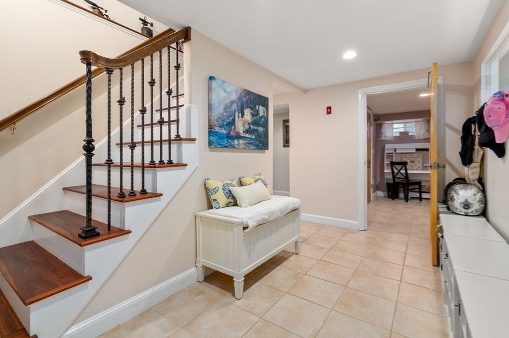 24 Mohawk Rd, Arlington MA 02474-1606 exterior