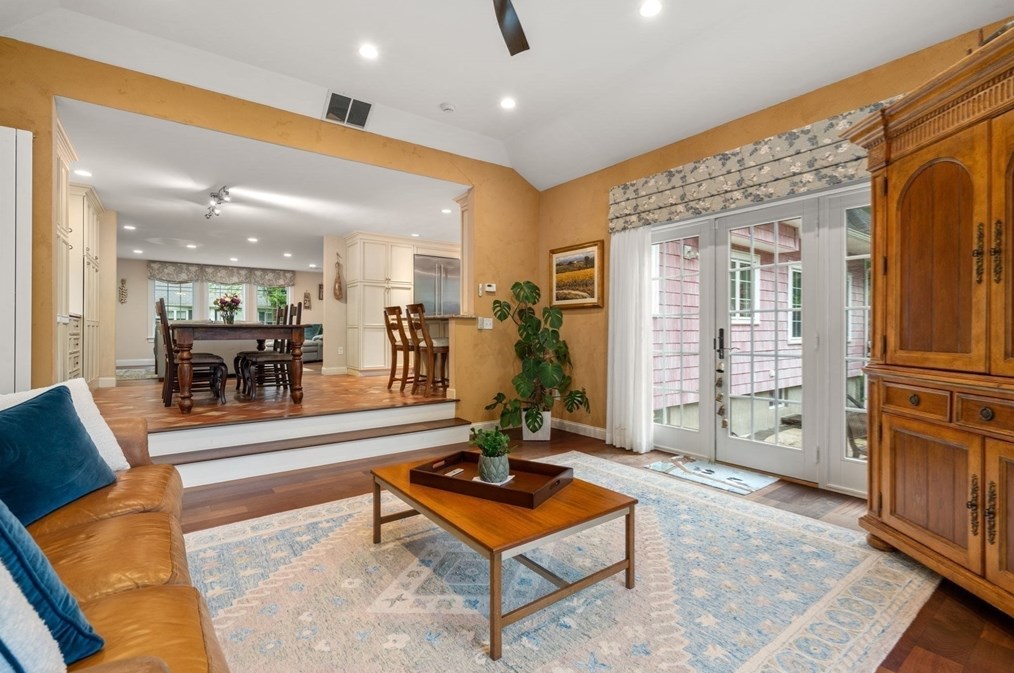 24 Mohawk Rd, Arlington MA 02474-1606 exterior