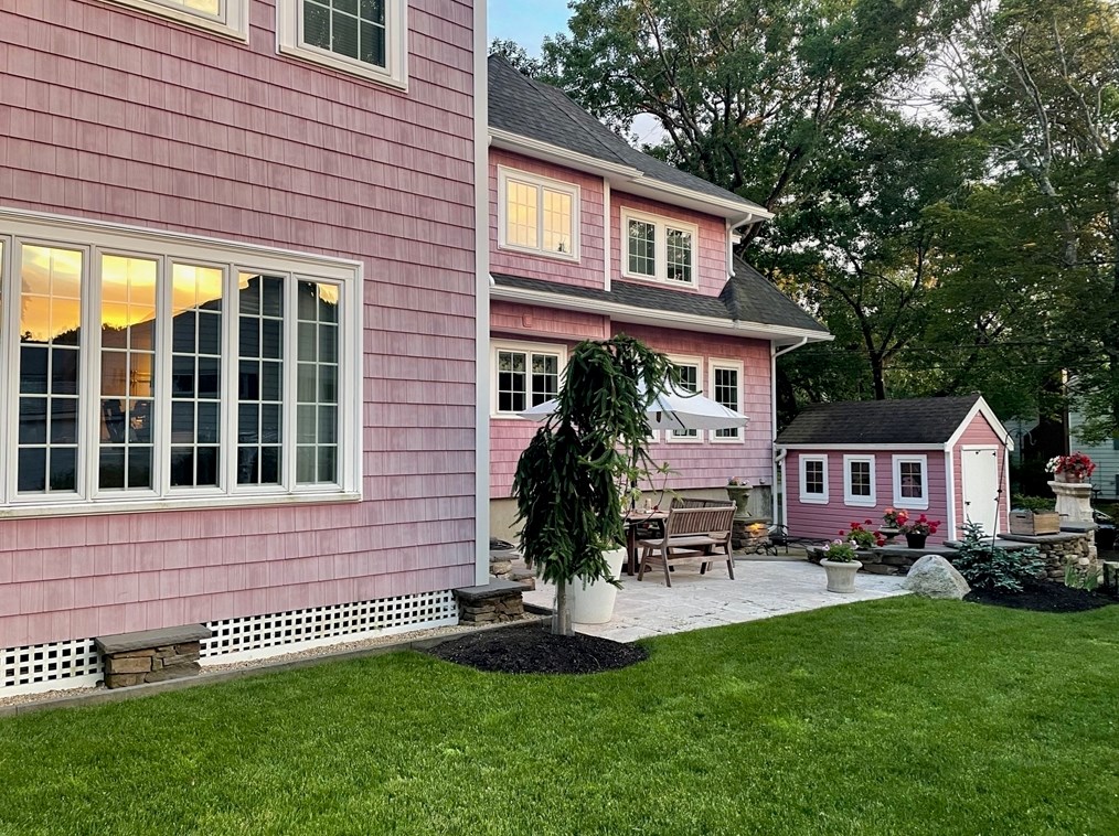 24 Mohawk Rd, Arlington MA 02474-1606 exterior